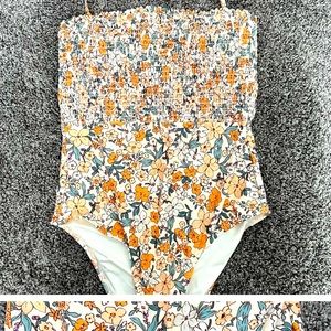 NWT CUPSHE Neutral Floral Smocked One Piece Bathing Shit